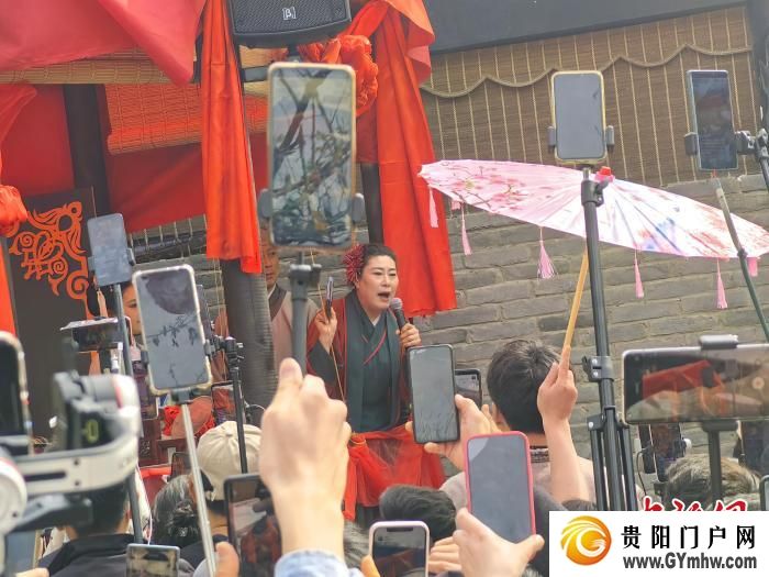 开封“王婆”:鼓励年轻人擦亮双眼勇敢追爱(图2) 开封“王婆”:鼓励年轻人擦亮双眼勇敢追爱(图2)