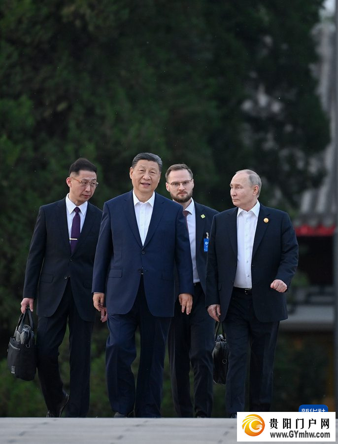 习近平同俄罗斯总统普京在中南海小范围会晤(图1) 习近平同俄罗斯总统普京在中南海小范围会晤(图1)