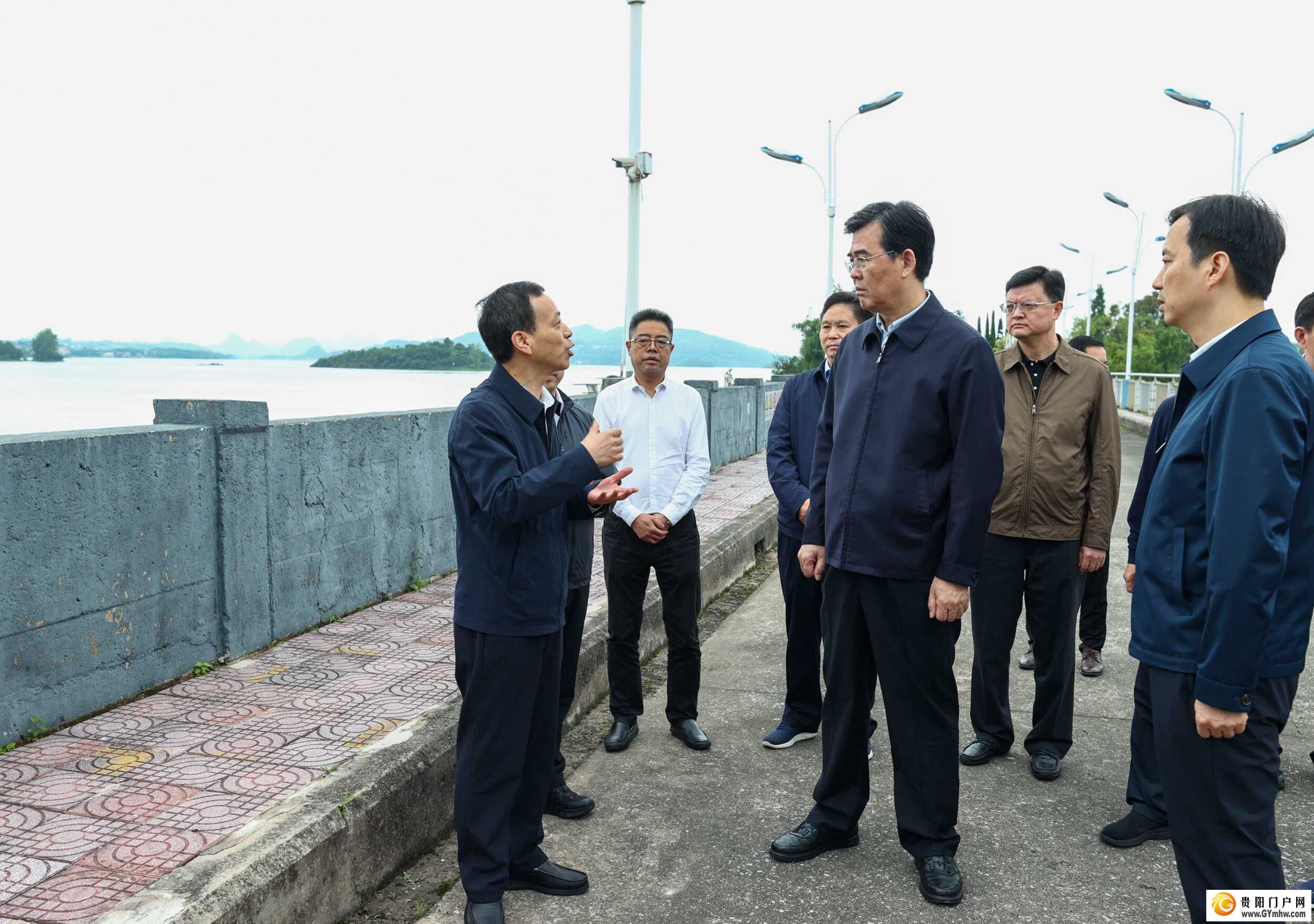 李炳军在贵阳市安顺市调研(图1) 李炳军在贵阳市安顺市调研(图1)