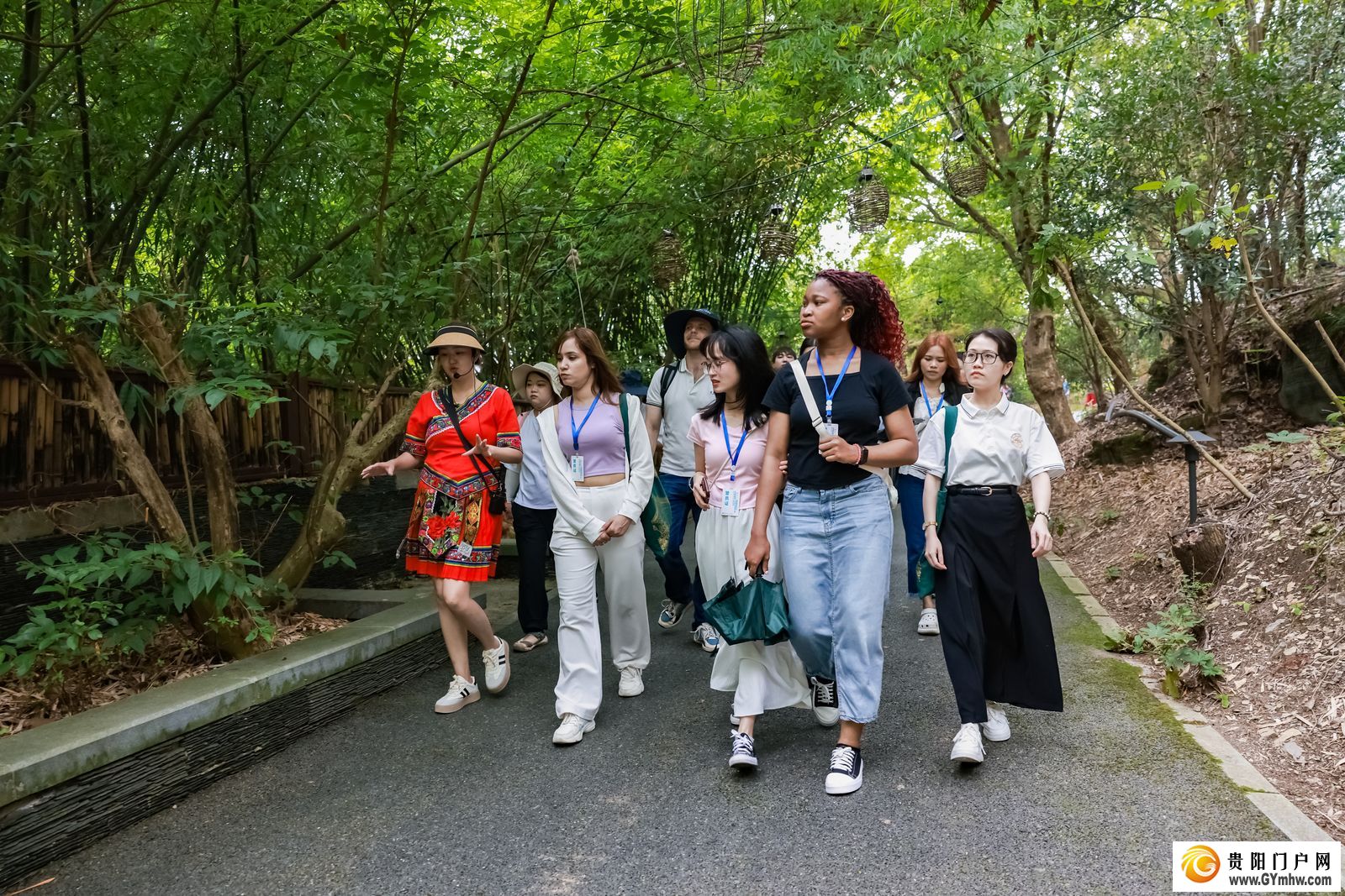 国际儒学联合会2024汉学青年学者研习营走进天河谭景区和贵阳市生态科普馆(图3) 国际儒学联合会2024汉学青年学者研习营走进天河谭景区和贵阳市生态科普馆(图3)