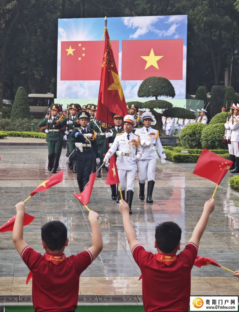 习近平出席苏林举行的欢迎仪式(图6) 习近平出席苏林举行的欢迎仪式(图6)