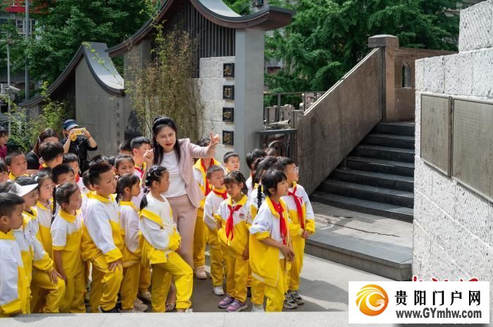 贵阳小学生户外课堂寻迹城垣历史故事(图1)