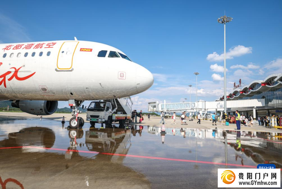 贵州毕节飞雄机场正式复航(图3) 贵州毕节飞雄机场正式复航(图3)